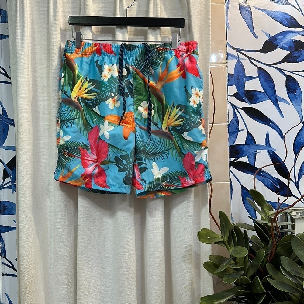 NWOT Men’s Distortion Hawaiian Print Board Shorts Size Large